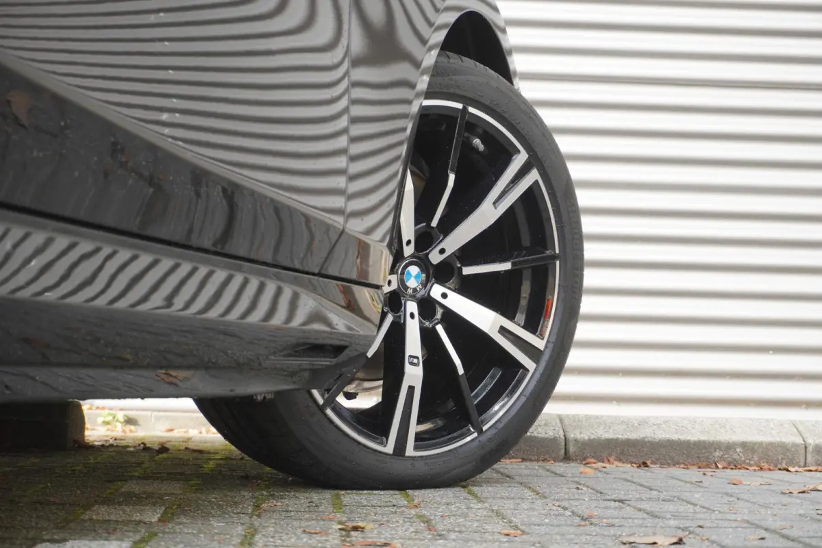 530e xDrive | SoH 100% | M Sportpakket Pro | Trekhaak met elektrisch wegklapbare kogel | 20 inch LM M Sterspaak | Harman Kardon HiFi Sound system | Driving Assistant Plus
