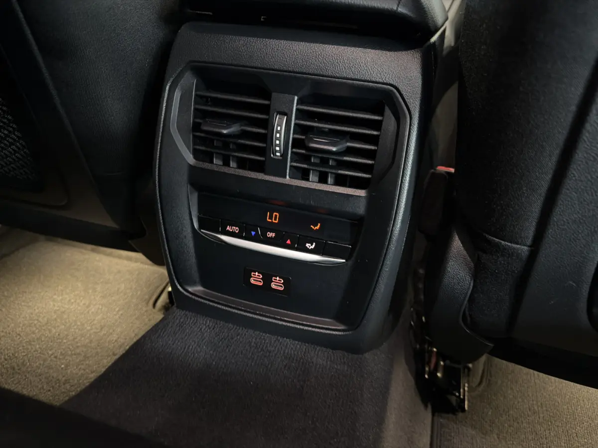 NEW 318IA 2.0 156PK AUT. NAVI/LED/PDC/CARPLAY