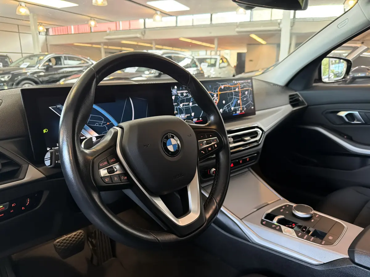 NEW 318IA 2.0 156PK AUT. NAVI/LED/PDC/CARPLAY
