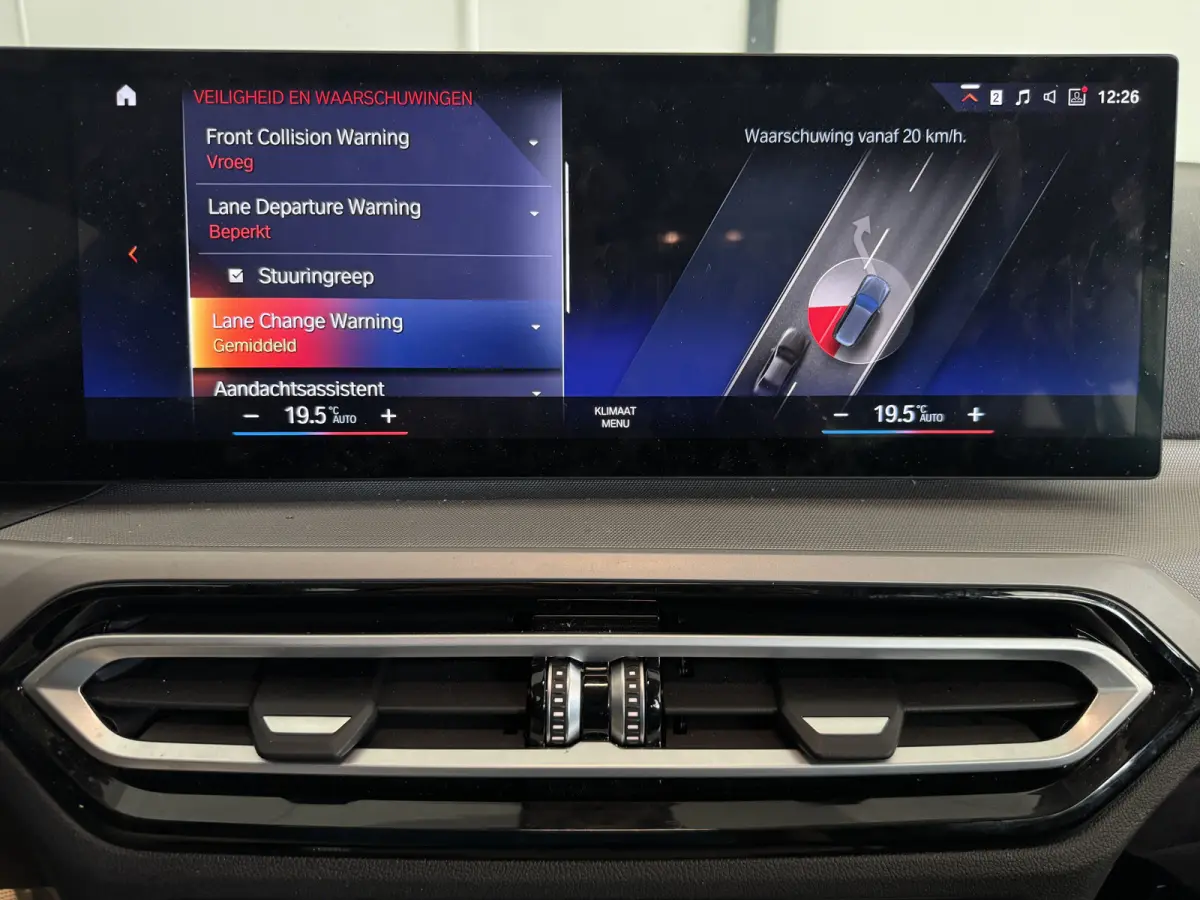 NEW 318IA 2.0 156PK AUT. NAVI/LED/PDC/CARPLAY