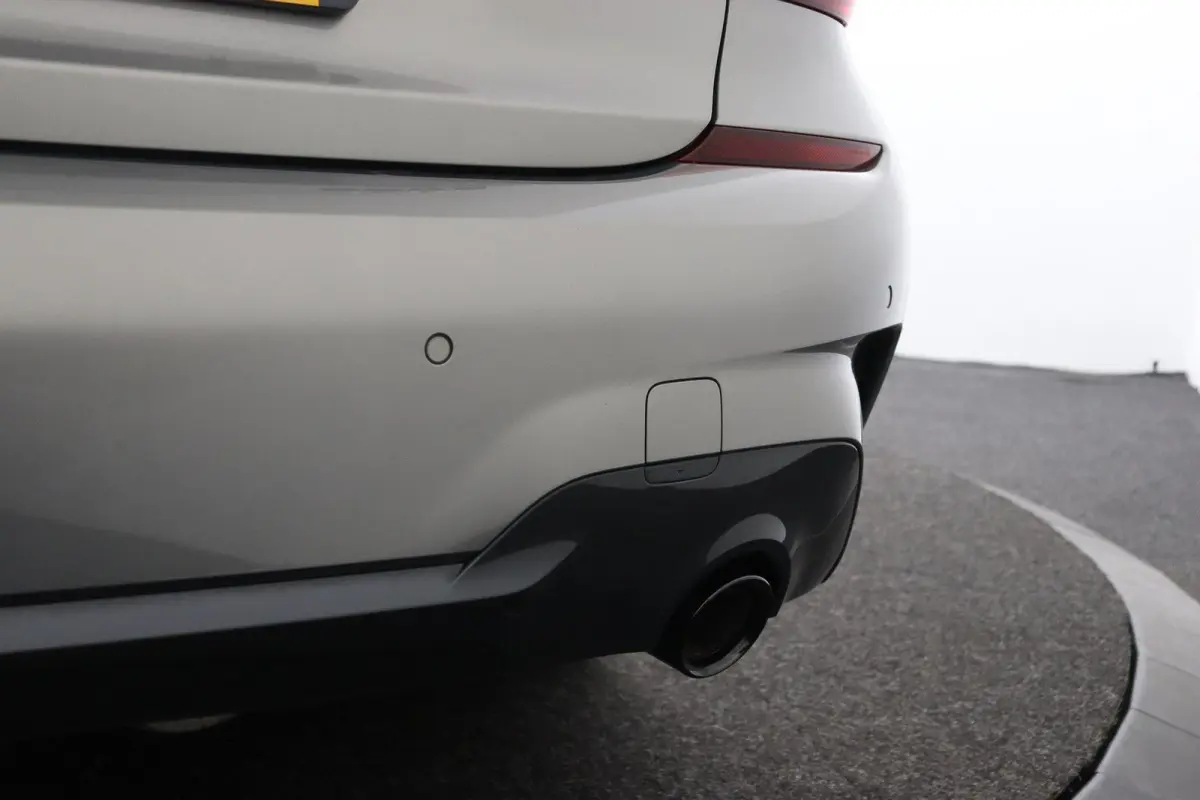 330e Business Edition Plus | M Sport | Trekhaak Elektrisch | Volleder | SoH 95% | Stuur- & Stoelverwarming | Stoelverwarming | Carbon Interieur | Driving Assistant Professional | Laserlight 