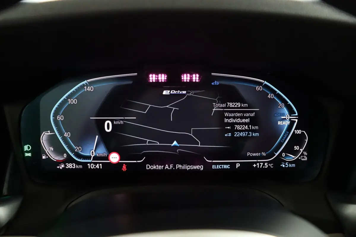 330e Business Edition Plus | M Sport | Trekhaak Elektrisch | Volleder | SoH 95% | Stuur- & Stoelverwarming | Stoelverwarming | Carbon Interieur | Driving Assistant Professional | Laserlight 