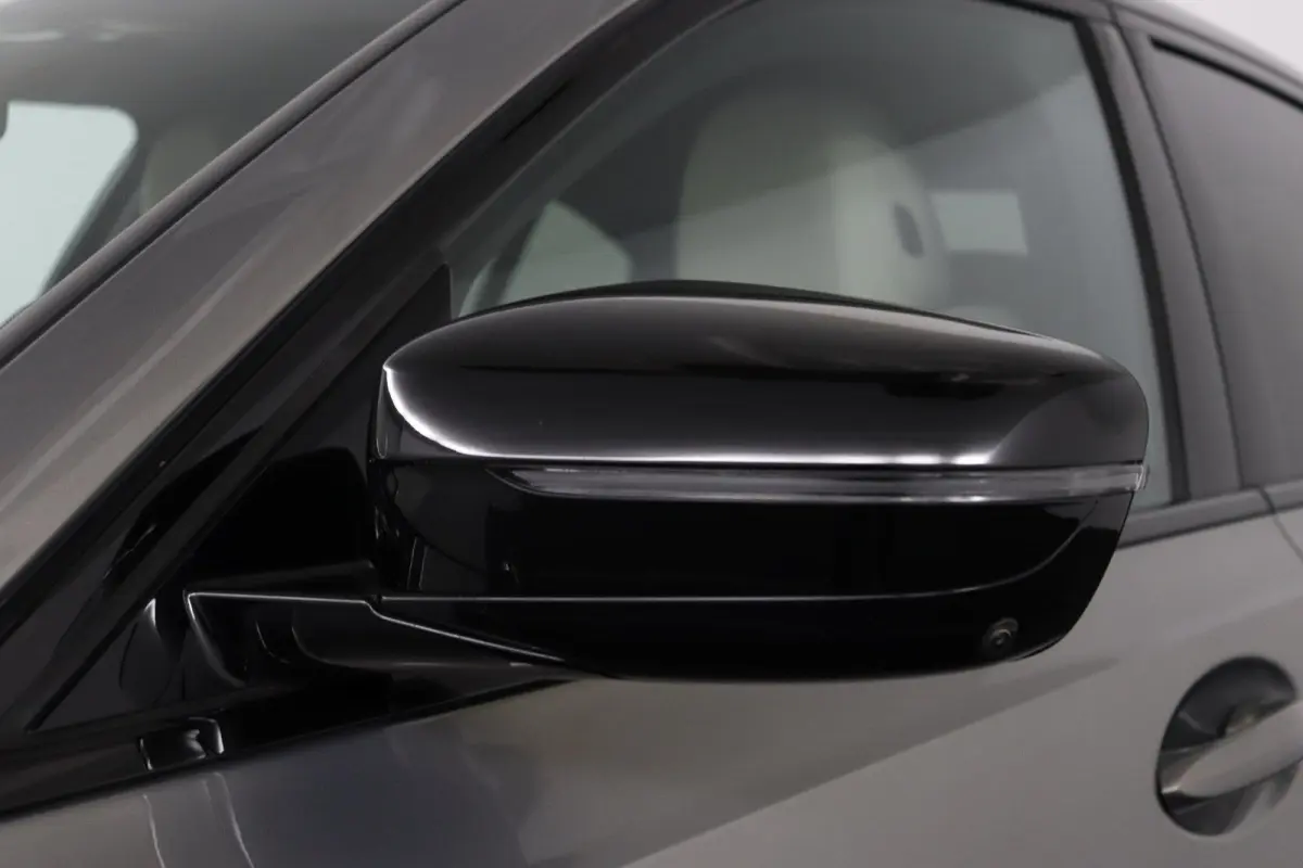 330e Business Edition Plus | M Sport | Trekhaak Elektrisch | Volleder | SoH 95% | Stuur- & Stoelverwarming | Stoelverwarming | Carbon Interieur | Driving Assistant Professional | Laserlight 
