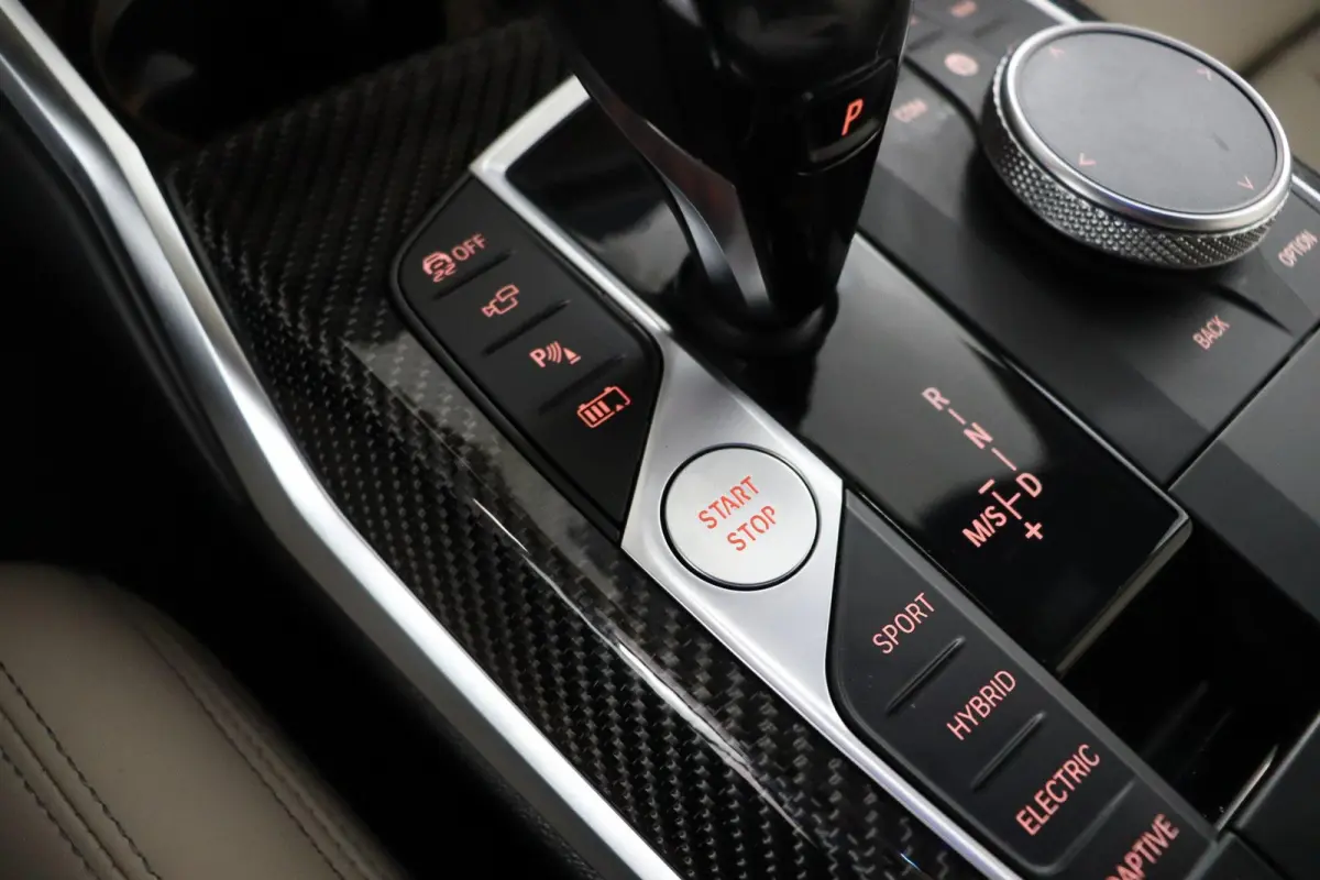 330e Business Edition Plus | M Sport | Trekhaak Elektrisch | Volleder | SoH 95% | Stuur- & Stoelverwarming | Stoelverwarming | Carbon Interieur | Driving Assistant Professional | Laserlight 