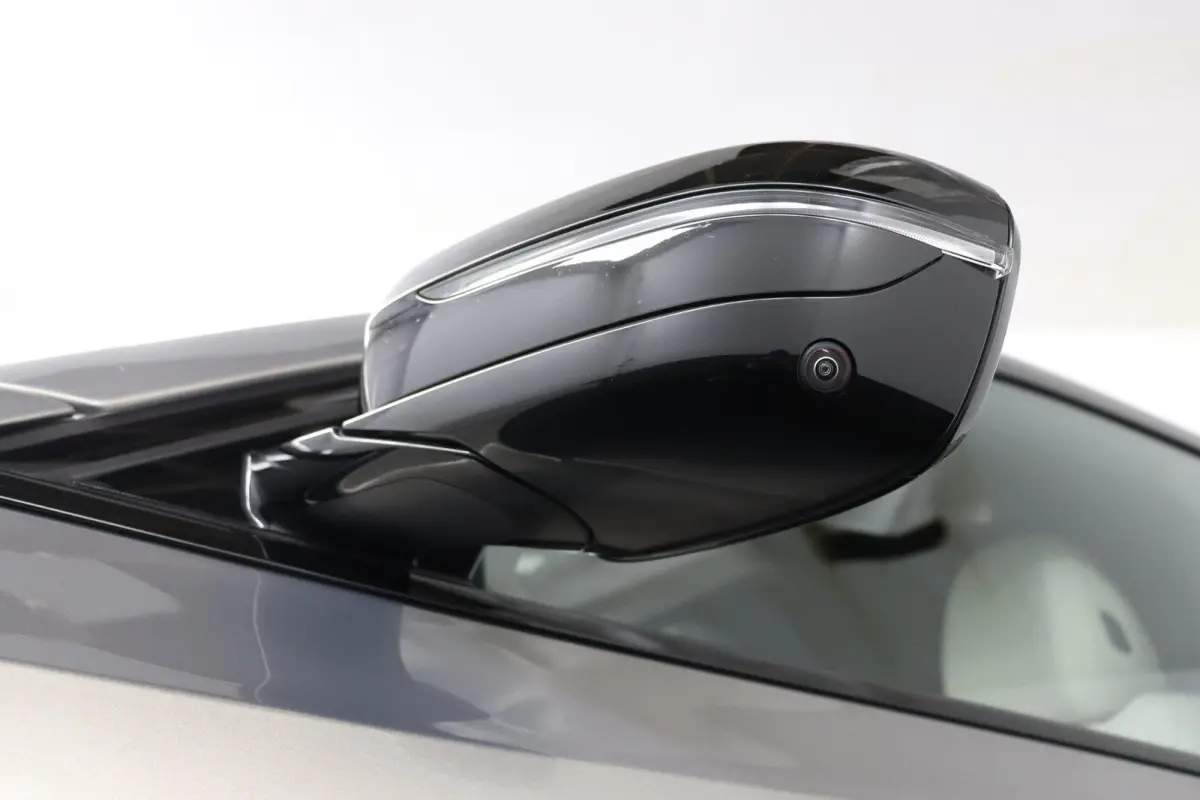 330e Business Edition Plus | M Sport | Trekhaak Elektrisch | Volleder | SoH 95% | Stuur- & Stoelverwarming | Stoelverwarming | Carbon Interieur | Driving Assistant Professional | Laserlight 