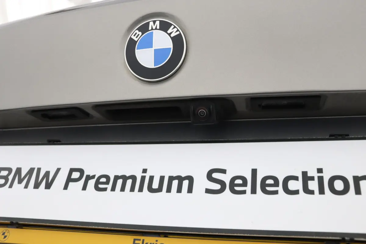 330e Business Edition Plus | M Sport | Trekhaak Elektrisch | Volleder | SoH 95% | Stuur- & Stoelverwarming | Stoelverwarming | Carbon Interieur | Driving Assistant Professional | Laserlight 
