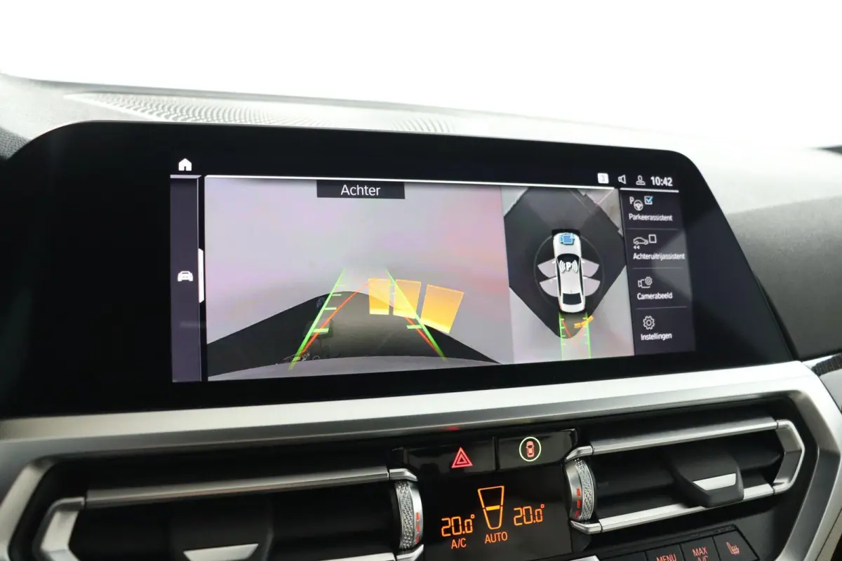 330e Business Edition Plus | M Sport | Trekhaak Elektrisch | Volleder | SoH 95% | Stuur- & Stoelverwarming | Stoelverwarming | Carbon Interieur | Driving Assistant Professional | Laserlight 