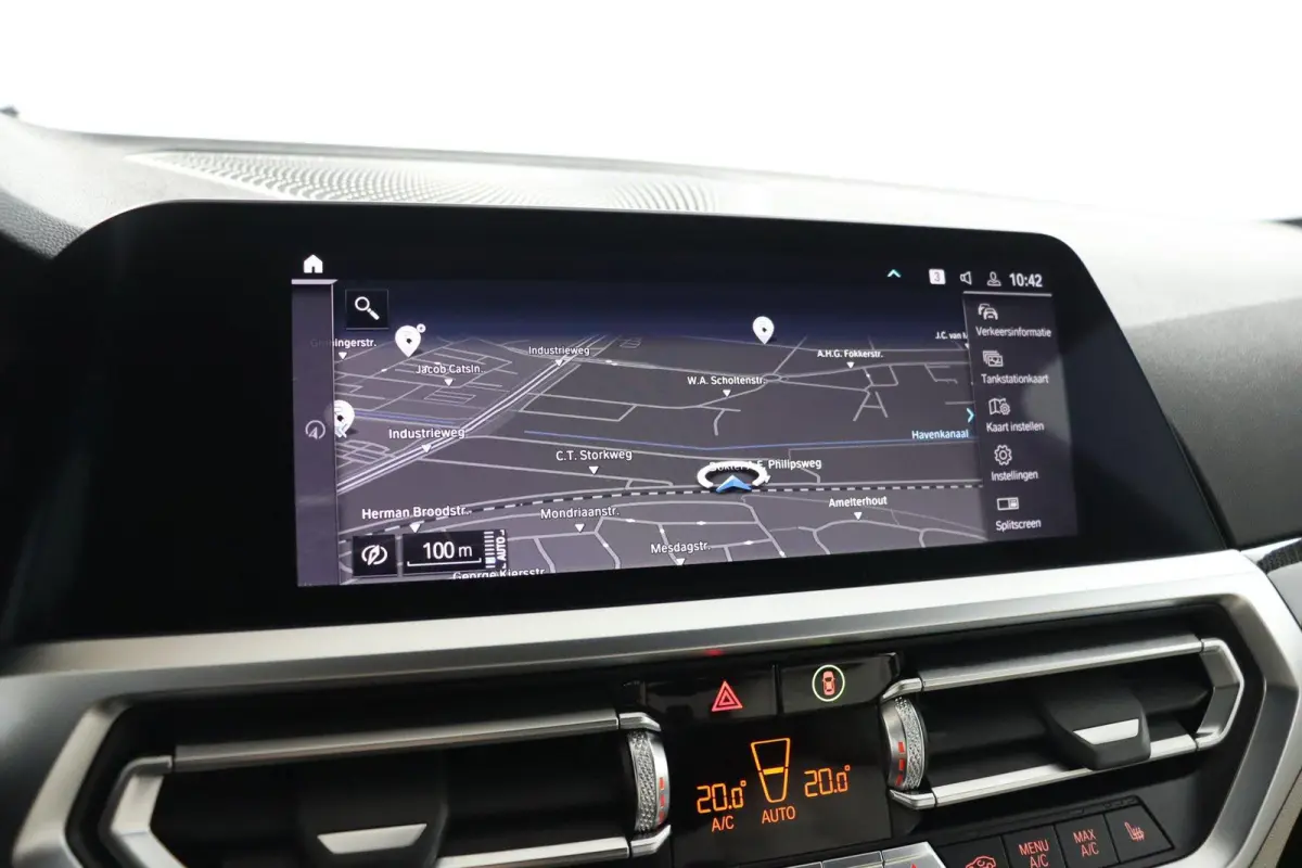 330e Business Edition Plus | M Sport | Trekhaak Elektrisch | Volleder | SoH 95% | Stuur- & Stoelverwarming | Stoelverwarming | Carbon Interieur | Driving Assistant Professional | Laserlight 
