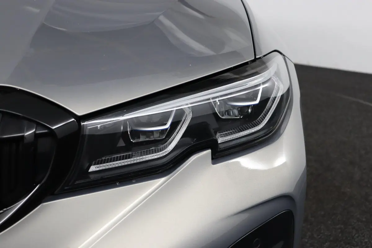 330e Business Edition Plus | M Sport | Trekhaak Elektrisch | Volleder | SoH 95% | Stuur- & Stoelverwarming | Stoelverwarming | Carbon Interieur | Driving Assistant Professional | Laserlight 