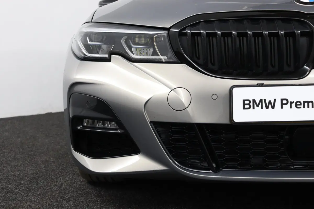 330e Business Edition Plus | M Sport | Trekhaak Elektrisch | Volleder | SoH 95% | Stuur- & Stoelverwarming | Stoelverwarming | Carbon Interieur | Driving Assistant Professional | Laserlight 