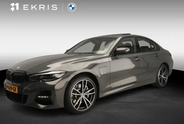 330e | M-Sportpakket | Laserlicht | Leder | Navigatie | Trekhaak | SOH 93% | Schuifdak | Sportstoelen | Stoelverwarming | DAB | Hifi speakers | Alu 19 inch