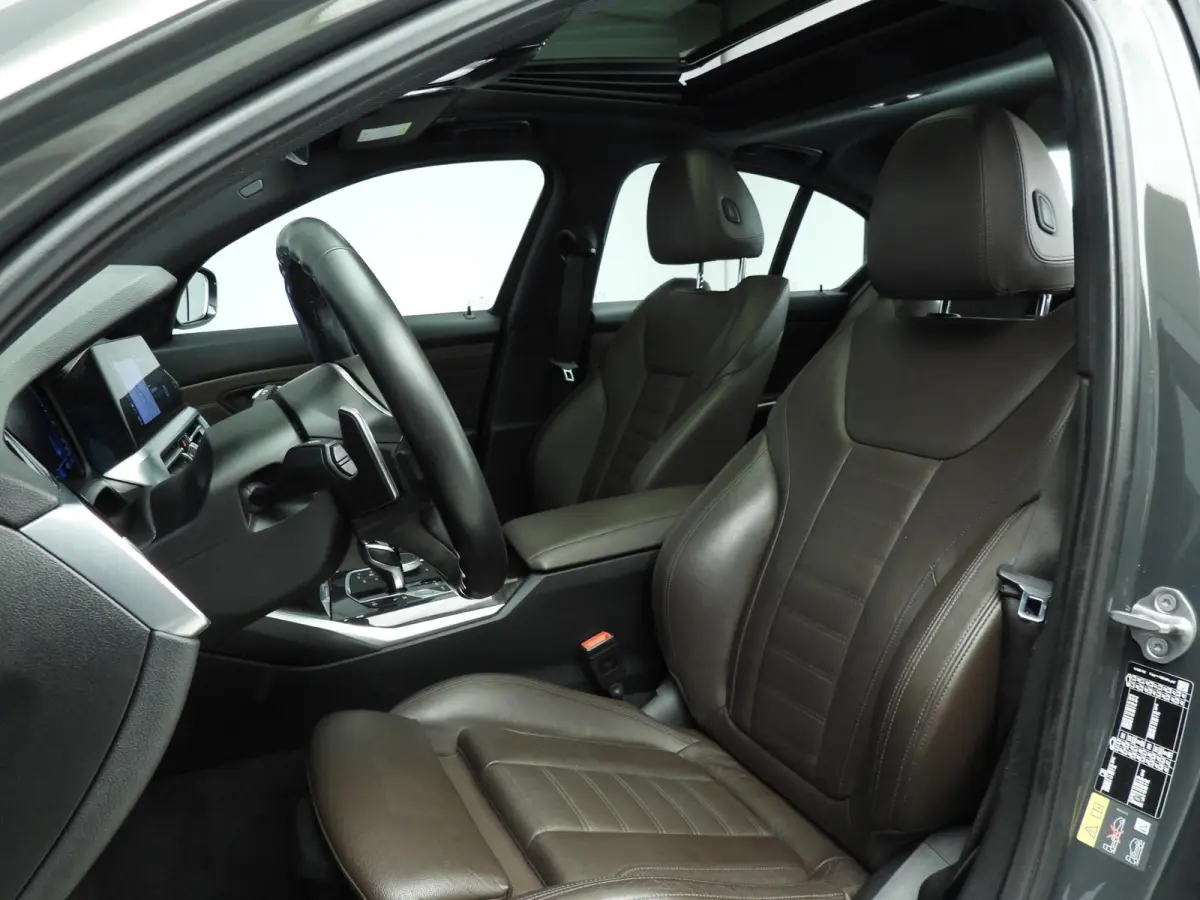 330e | M-Sportpakket | Laserlicht | Leder | Navigatie | Trekhaak | SOH 93% | Schuifdak | Sportstoelen | Stoelverwarming | DAB | Hifi speakers | Alu 19 inch