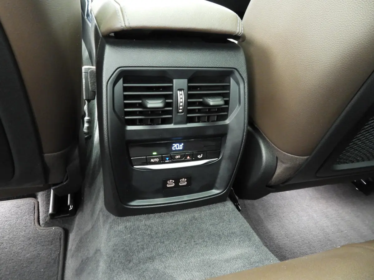 330e | M-Sportpakket | Laserlicht | Leder | Navigatie | Trekhaak | SOH 93% | Schuifdak | Sportstoelen | Stoelverwarming | DAB | Hifi speakers | Alu 19 inch