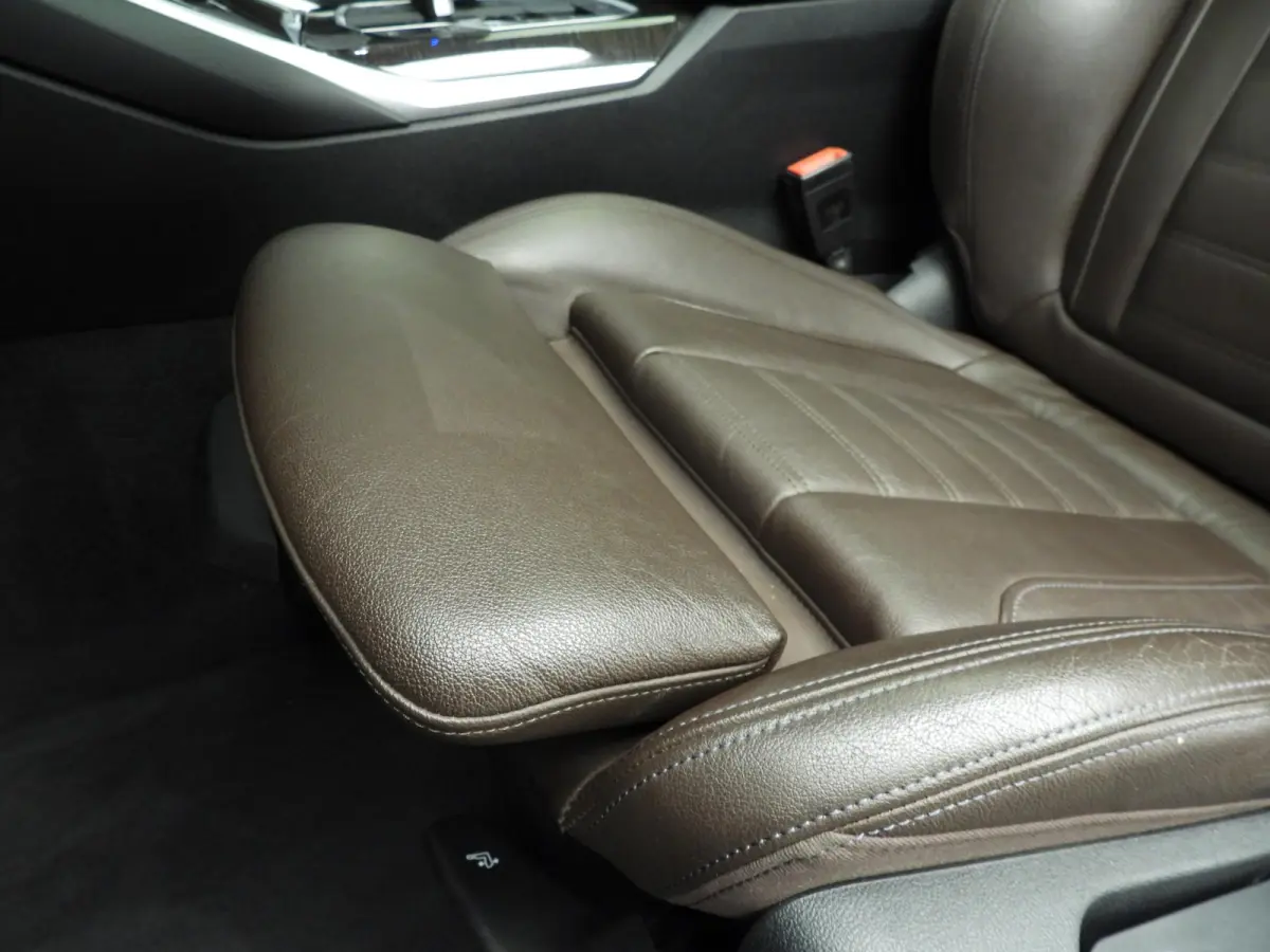 330e | M-Sportpakket | Laserlicht | Leder | Navigatie | Trekhaak | SOH 93% | Schuifdak | Sportstoelen | Stoelverwarming | DAB | Hifi speakers | Alu 19 inch