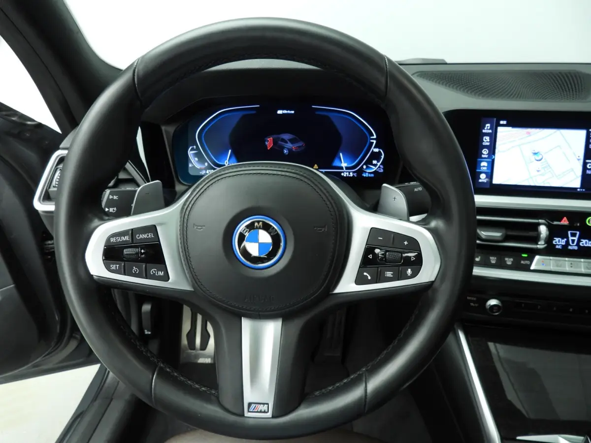 330e | M-Sportpakket | Laserlicht | Leder | Navigatie | Trekhaak | SOH 93% | Schuifdak | Sportstoelen | Stoelverwarming | DAB | Hifi speakers | Alu 19 inch