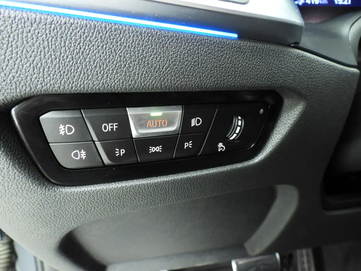 330e | M-Sportpakket | Laserlicht | Leder | Navigatie | Trekhaak | SOH 93% | Schuifdak | Sportstoelen | Stoelverwarming | DAB | Hifi speakers | Alu 19 inch