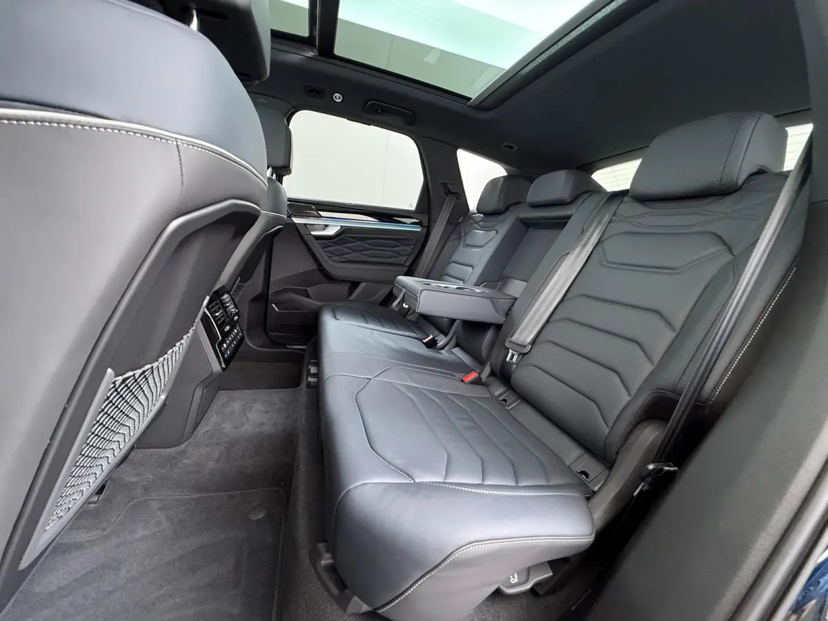 3.0 TSI Elegance LUCHTVERING| ELEK. TREKHAAK| LEDER| PANO | STOELVENTILATIE + MASSAGE| ACHTERBANK VERWARMD| MEMORY STOEL| 360 CAMERA| MEGA VOL!| RIJKLAAR!! |