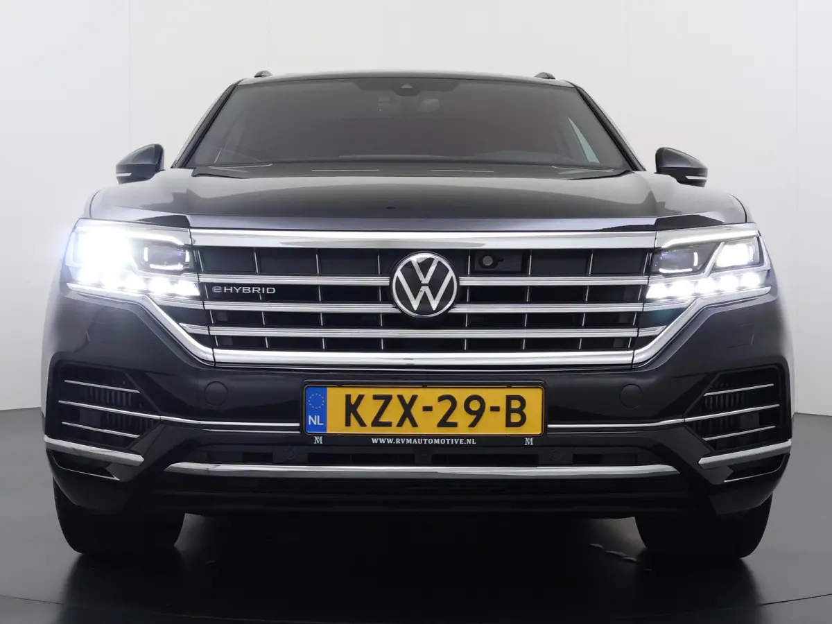 3.0 TSI Elegance LUCHTVERING| ELEK. TREKHAAK| LEDER| PANO | STOELVENTILATIE + MASSAGE| ACHTERBANK VERWARMD| MEMORY STOEL| 360 CAMERA| MEGA VOL!| RIJKLAAR!! |