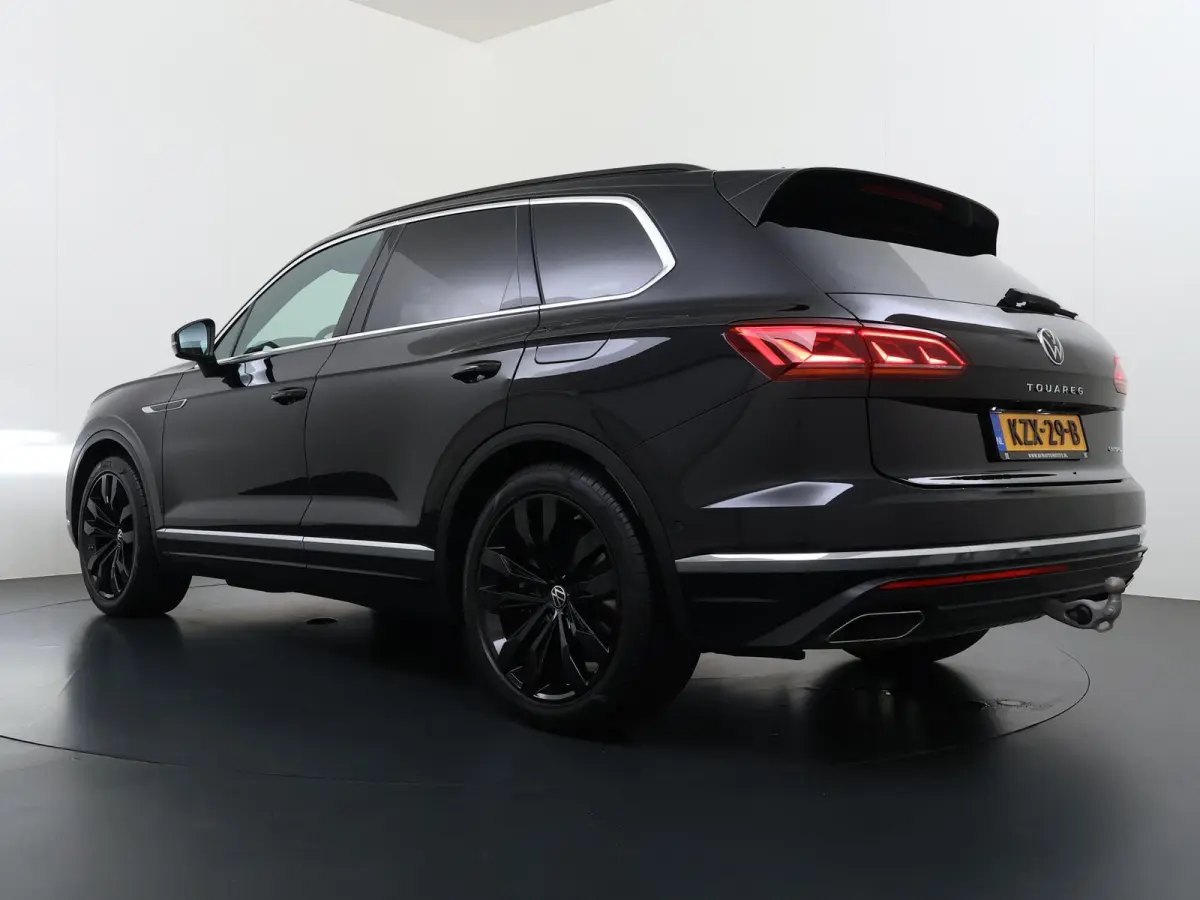 3.0 TSI Elegance LUCHTVERING| ELEK. TREKHAAK| LEDER| PANO | STOELVENTILATIE + MASSAGE| ACHTERBANK VERWARMD| MEMORY STOEL| 360 CAMERA| MEGA VOL!| RIJKLAAR!! |