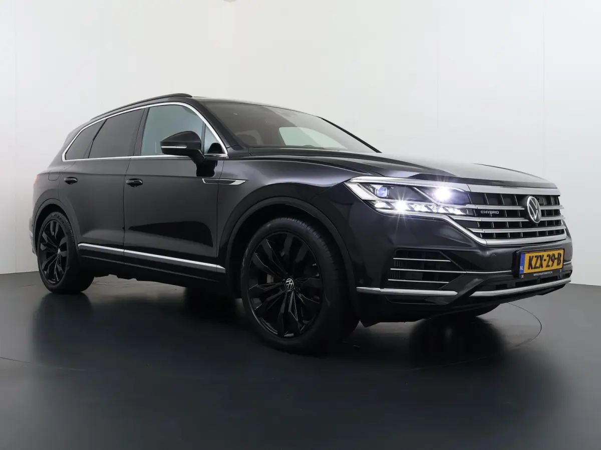 3.0 TSI Elegance LUCHTVERING| ELEK. TREKHAAK| LEDER| PANO | STOELVENTILATIE + MASSAGE| ACHTERBANK VERWARMD| MEMORY STOEL| 360 CAMERA| MEGA VOL!| RIJKLAAR!! |