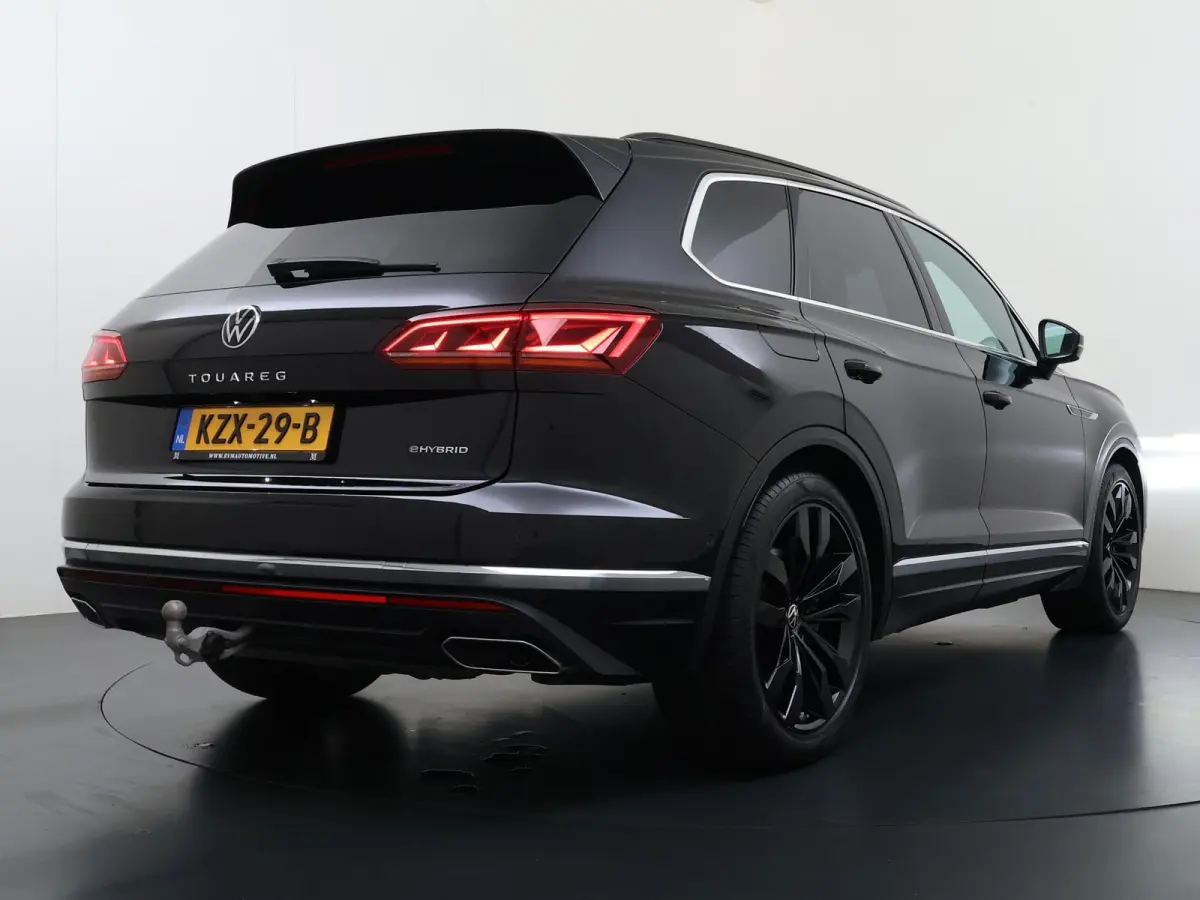 3.0 TSI Elegance LUCHTVERING| ELEK. TREKHAAK| LEDER| PANO | STOELVENTILATIE + MASSAGE| ACHTERBANK VERWARMD| MEMORY STOEL| 360 CAMERA| MEGA VOL!| RIJKLAAR!! |
