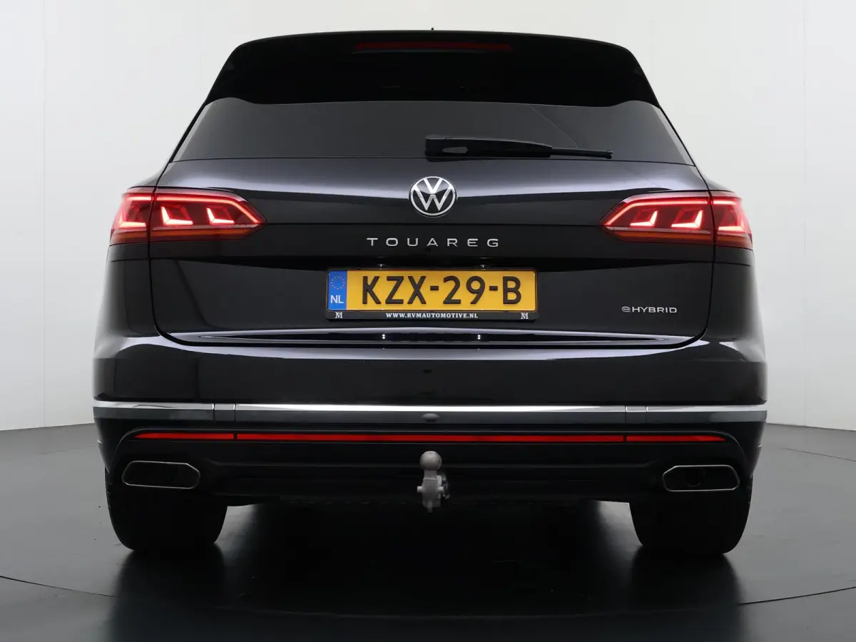 3.0 TSI Elegance LUCHTVERING| ELEK. TREKHAAK| LEDER| PANO | STOELVENTILATIE + MASSAGE| ACHTERBANK VERWARMD| MEMORY STOEL| 360 CAMERA| MEGA VOL!| RIJKLAAR!! |