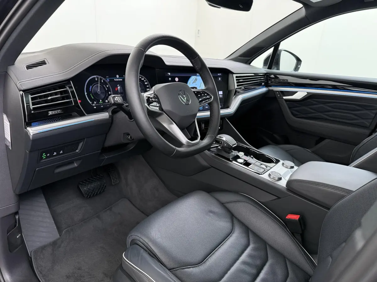 3.0 TSI Elegance LUCHTVERING| ELEK. TREKHAAK| LEDER| PANO | STOELVENTILATIE + MASSAGE| ACHTERBANK VERWARMD| MEMORY STOEL| 360 CAMERA| MEGA VOL!| RIJKLAAR!! |
