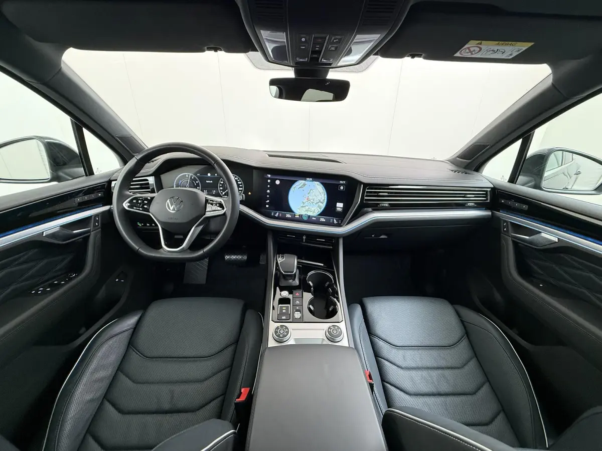 3.0 TSI Elegance LUCHTVERING| ELEK. TREKHAAK| LEDER| PANO | STOELVENTILATIE + MASSAGE| ACHTERBANK VERWARMD| MEMORY STOEL| 360 CAMERA| MEGA VOL!| RIJKLAAR!! |