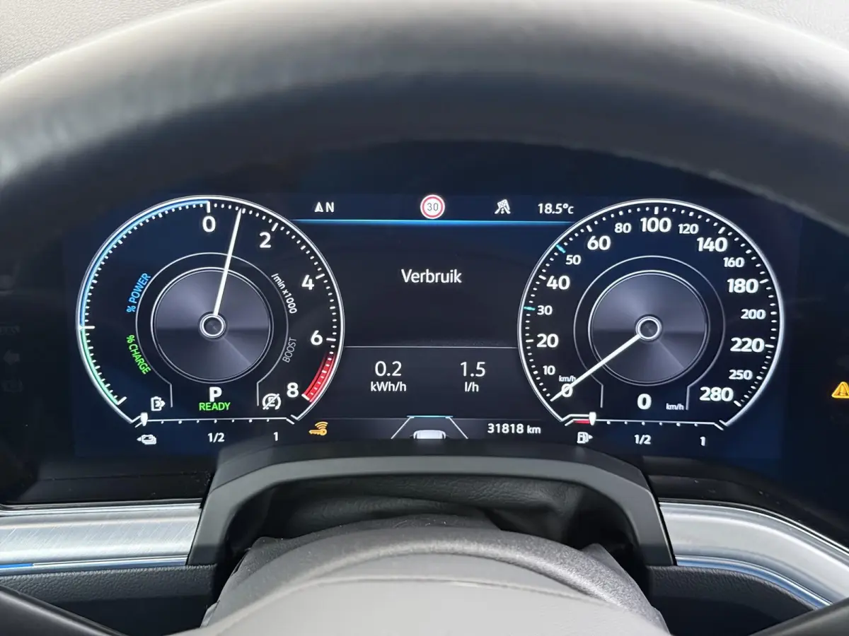 3.0 TSI Elegance LUCHTVERING| ELEK. TREKHAAK| LEDER| PANO | STOELVENTILATIE + MASSAGE| ACHTERBANK VERWARMD| MEMORY STOEL| 360 CAMERA| MEGA VOL!| RIJKLAAR!! |
