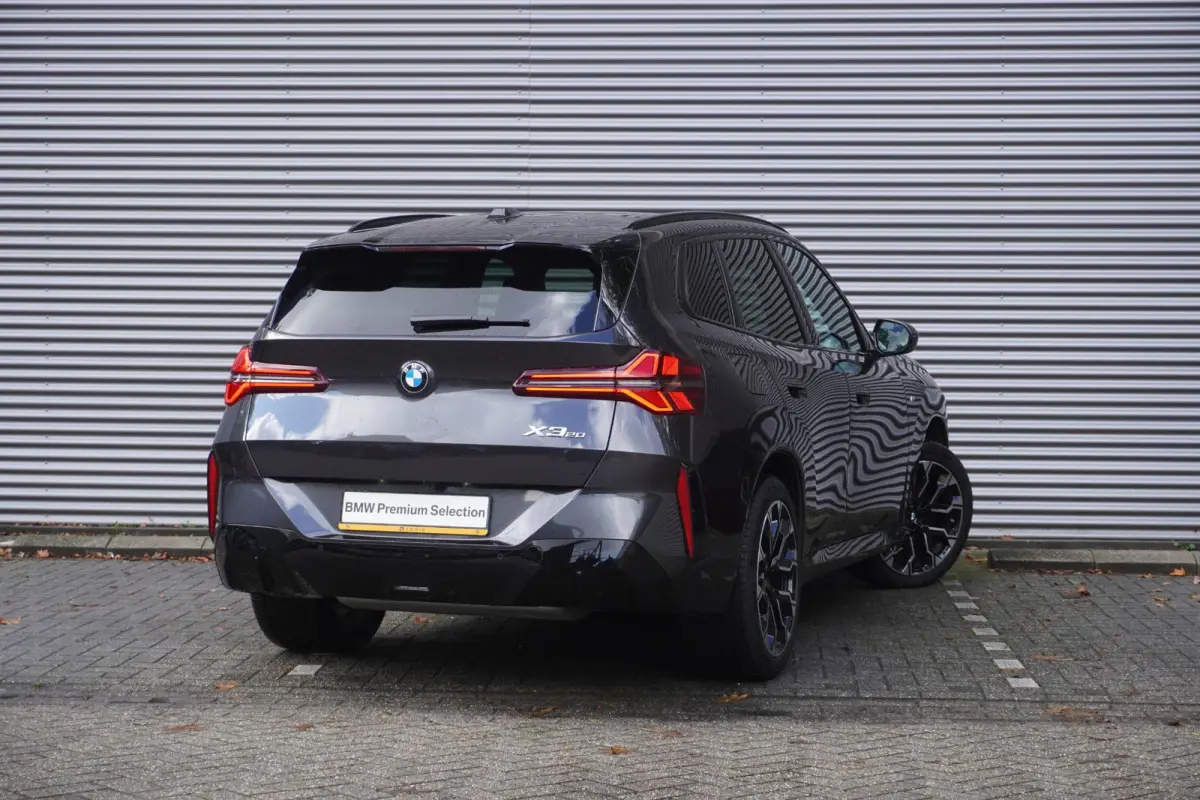 20 xDrive | M Sportpakket Pro | Trekhaak met elektrisch wegklapbare kogel | Glazen panoramadak | Extra getint glas | Driving Assistant Professional