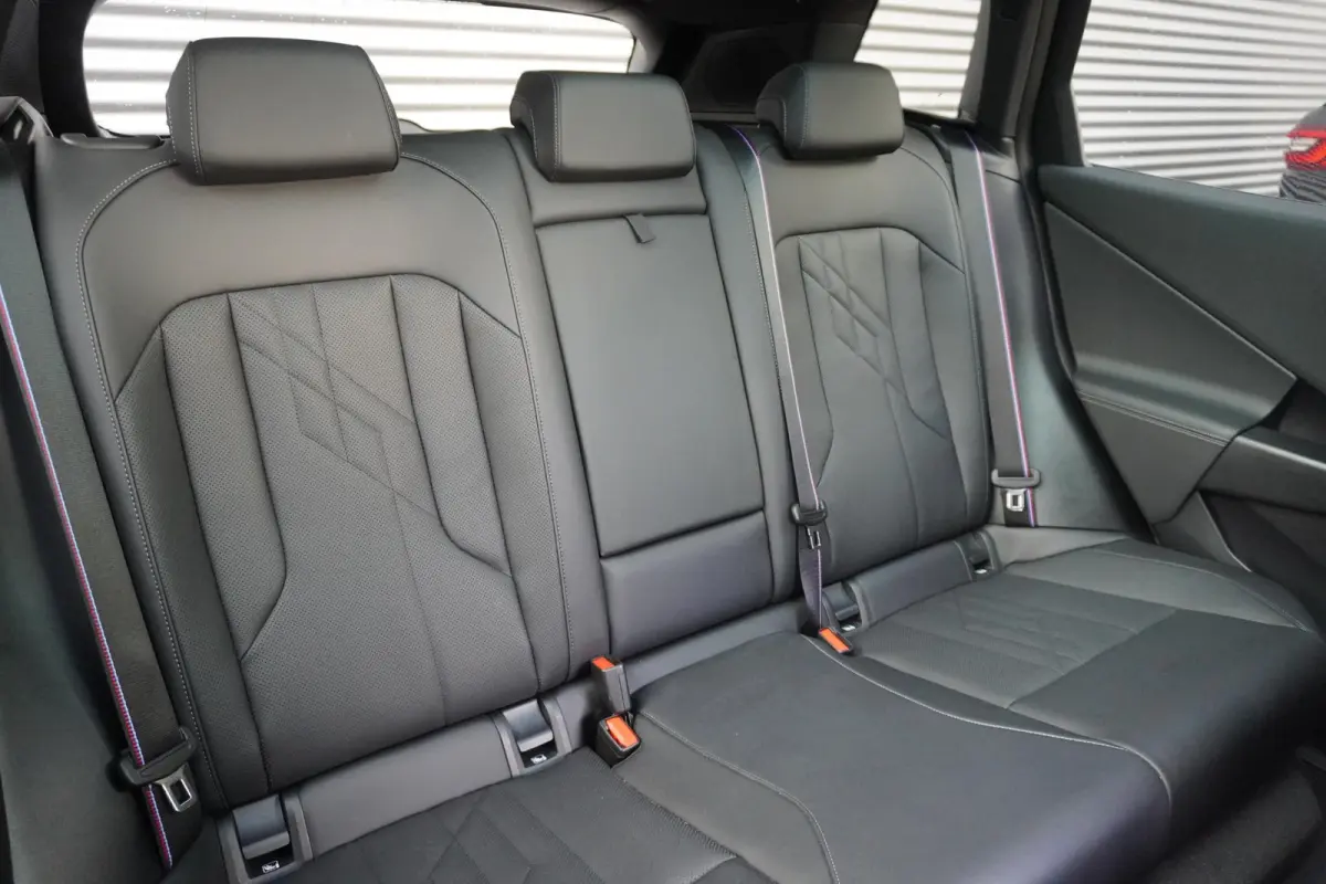 20 xDrive | M Sportpakket Pro | Trekhaak met elektrisch wegklapbare kogel | Glazen panoramadak | Extra getint glas | Driving Assistant Professional