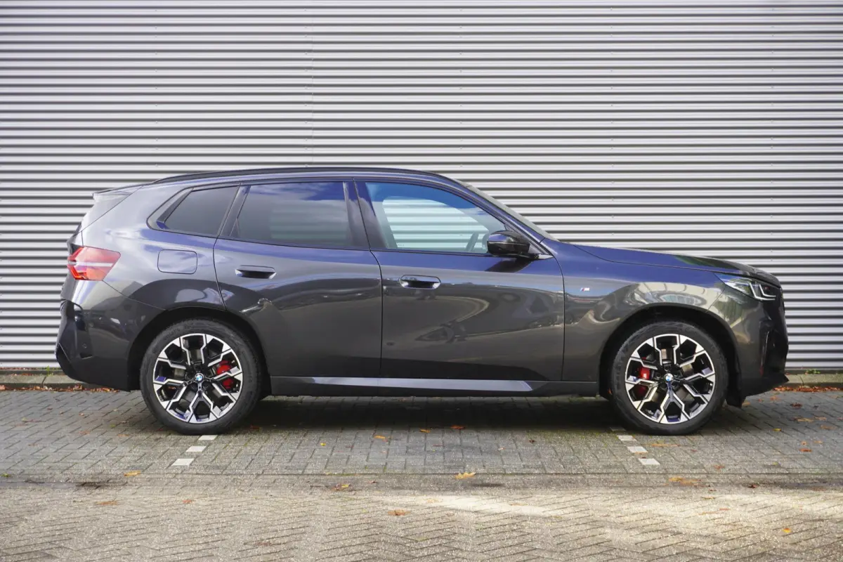 20 xDrive | M Sportpakket Pro | Trekhaak met elektrisch wegklapbare kogel | Glazen panoramadak | Extra getint glas | Driving Assistant Professional