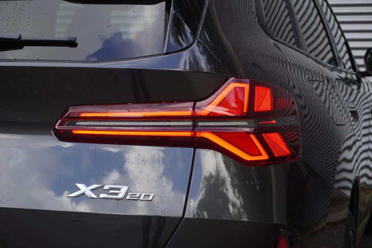 20 xDrive | M Sportpakket Pro | Trekhaak met elektrisch wegklapbare kogel | Glazen panoramadak | Extra getint glas | Driving Assistant Professional