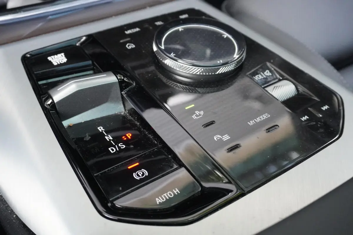20 xDrive | M Sportpakket Pro | Trekhaak met elektrisch wegklapbare kogel | Glazen panoramadak | Extra getint glas | Driving Assistant Professional