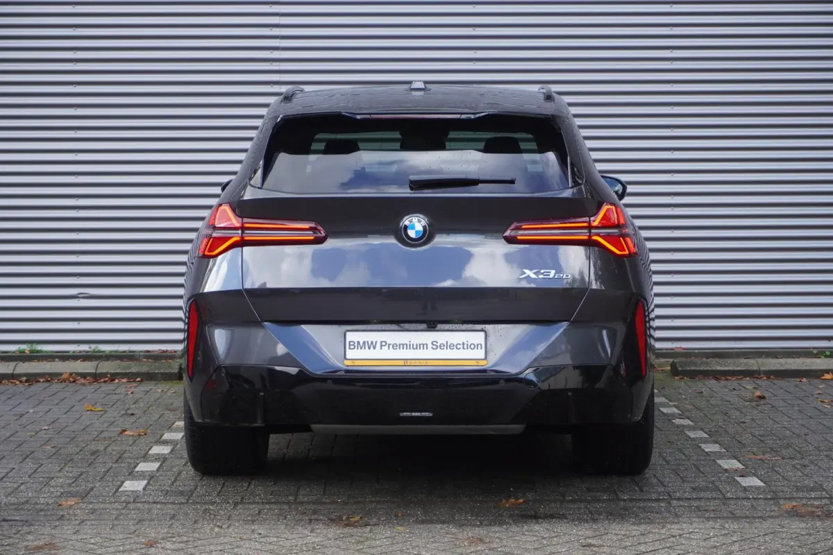 20 xDrive | M Sportpakket Pro | Trekhaak met elektrisch wegklapbare kogel | Glazen panoramadak | Extra getint glas | Driving Assistant Professional