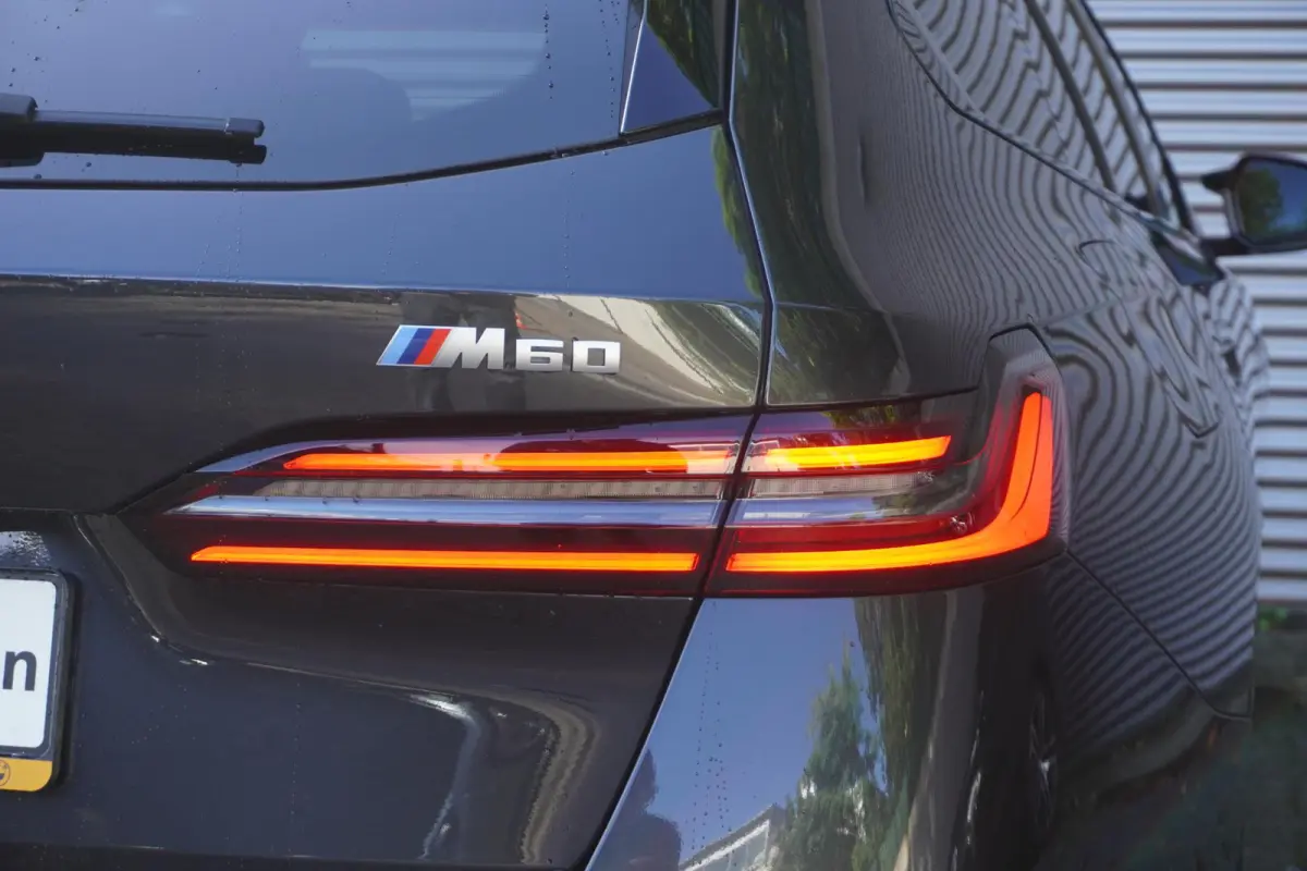 M60 xDrive | SoH 99% | M Sportpakket Pro | Adaptief onderstel professional | 20 inch LM M Aerodynamic | Glazen panoramadak | Extra getint glas | Driving Assistant Professional | Parking Assi