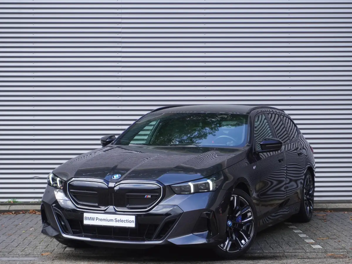 M60 xDrive | SoH 99% | M Sportpakket Pro | Adaptief onderstel professional | 20 inch LM M Aerodynamic | Glazen panoramadak | Extra getint glas | Driving Assistant Professional | Parking Assi