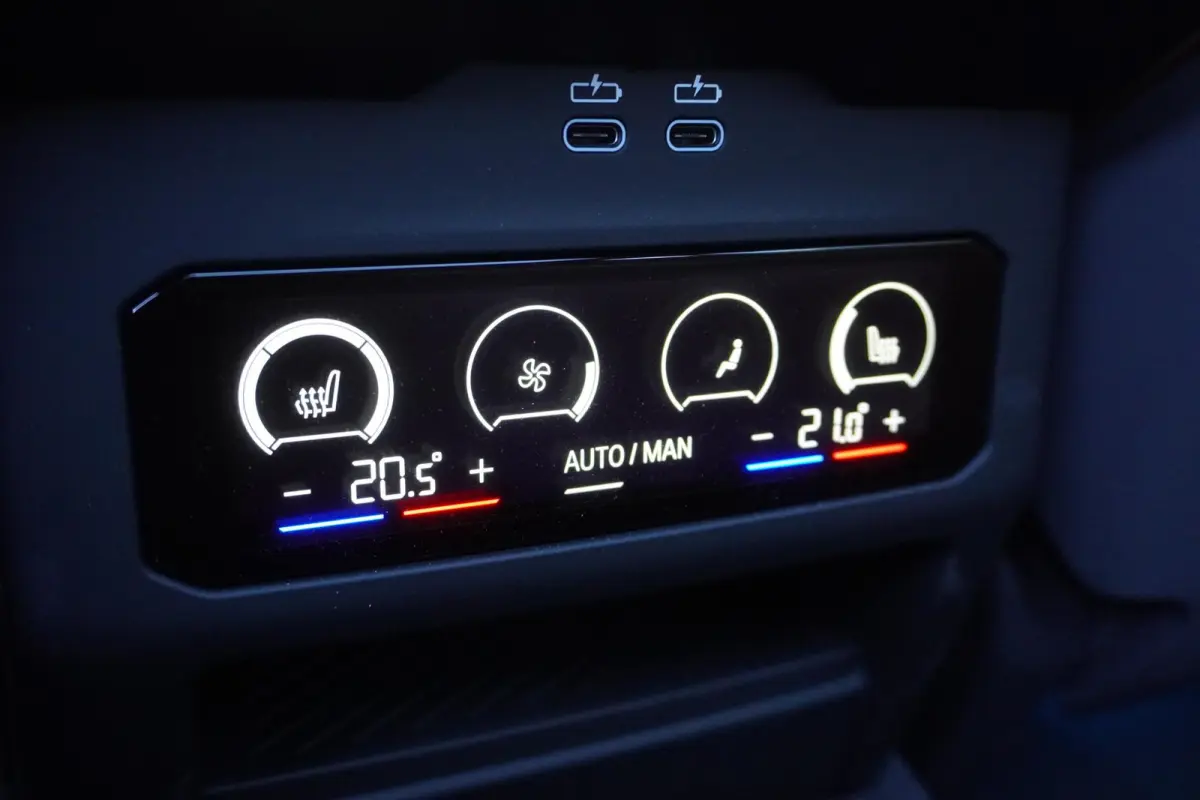 M60 xDrive | SoH 99% | M Sportpakket Pro | Adaptief onderstel professional | 20 inch LM M Aerodynamic | Glazen panoramadak | Extra getint glas | Driving Assistant Professional | Parking Assi