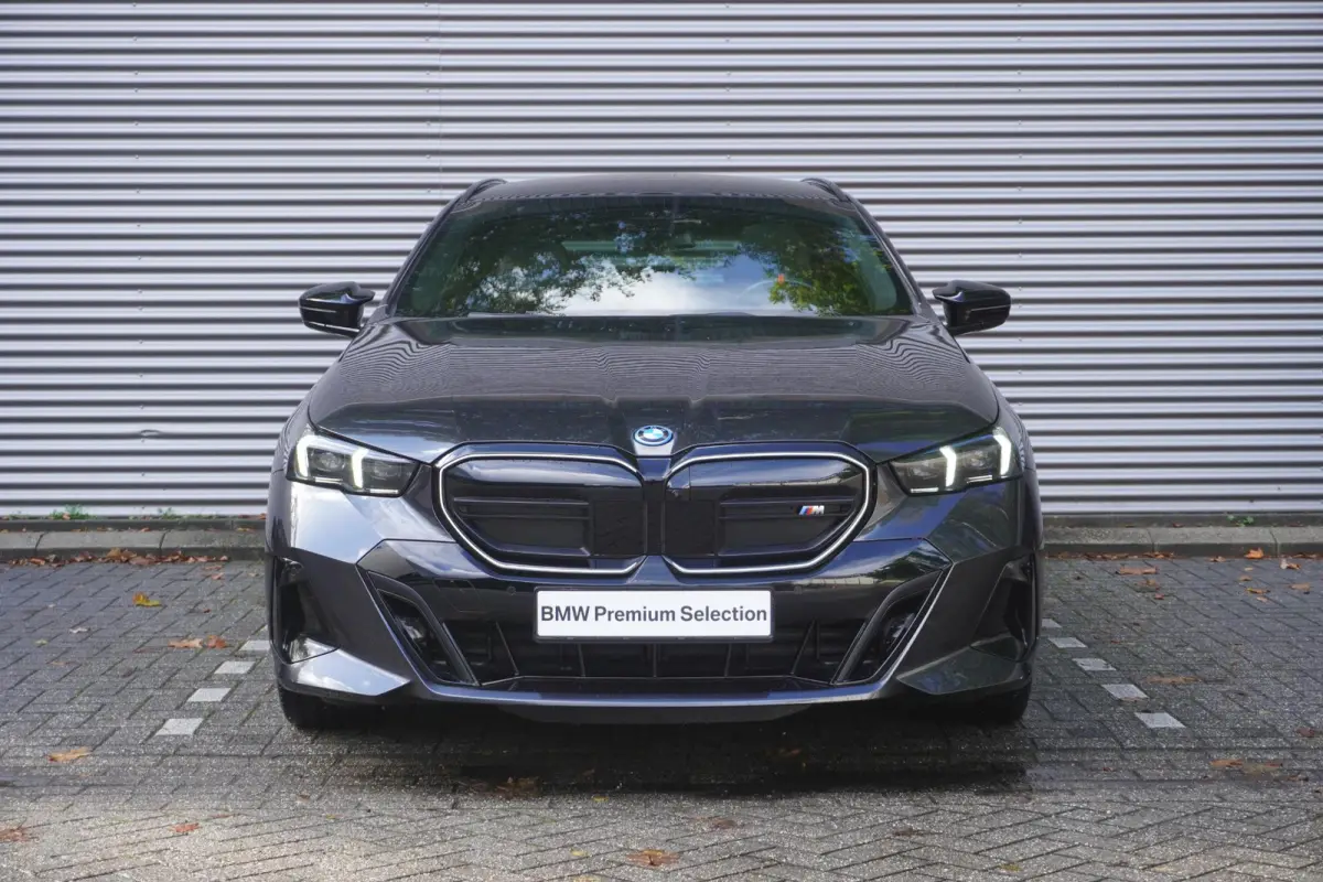 M60 xDrive | SoH 99% | M Sportpakket Pro | Adaptief onderstel professional | 20 inch LM M Aerodynamic | Glazen panoramadak | Extra getint glas | Driving Assistant Professional | Parking Assi