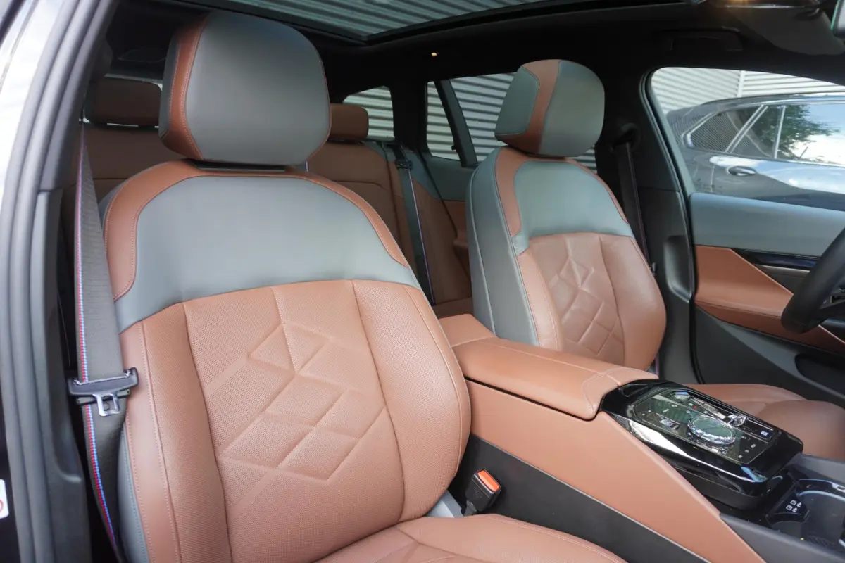 M60 xDrive | SoH 99% | M Sportpakket Pro | Adaptief onderstel professional | 20 inch LM M Aerodynamic | Glazen panoramadak | Extra getint glas | Driving Assistant Professional | Parking Assi