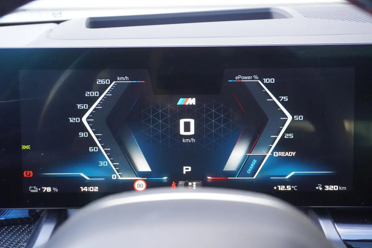 M60 xDrive | SoH 99% | M Sportpakket Pro | Adaptief onderstel professional | 20 inch LM M Aerodynamic | Glazen panoramadak | Extra getint glas | Driving Assistant Professional | Parking Assi