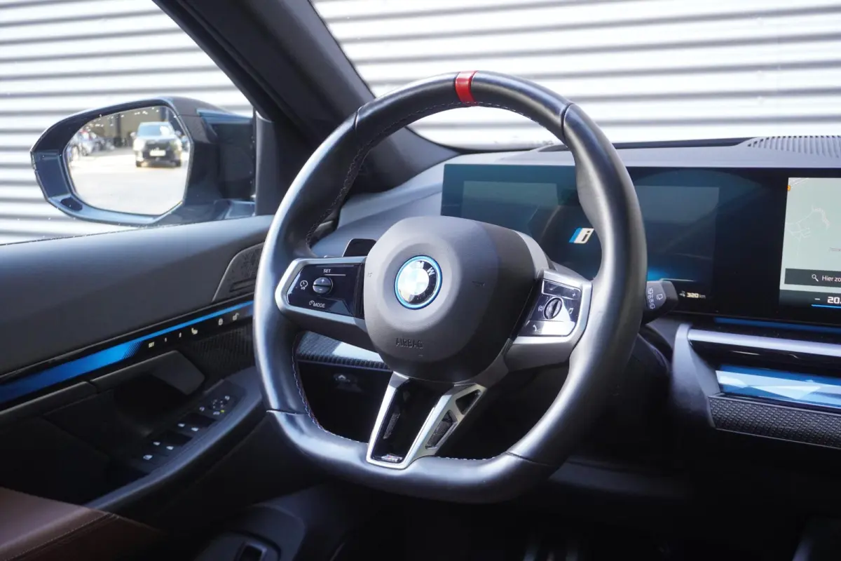M60 xDrive | SoH 99% | M Sportpakket Pro | Adaptief onderstel professional | 20 inch LM M Aerodynamic | Glazen panoramadak | Extra getint glas | Driving Assistant Professional | Parking Assi