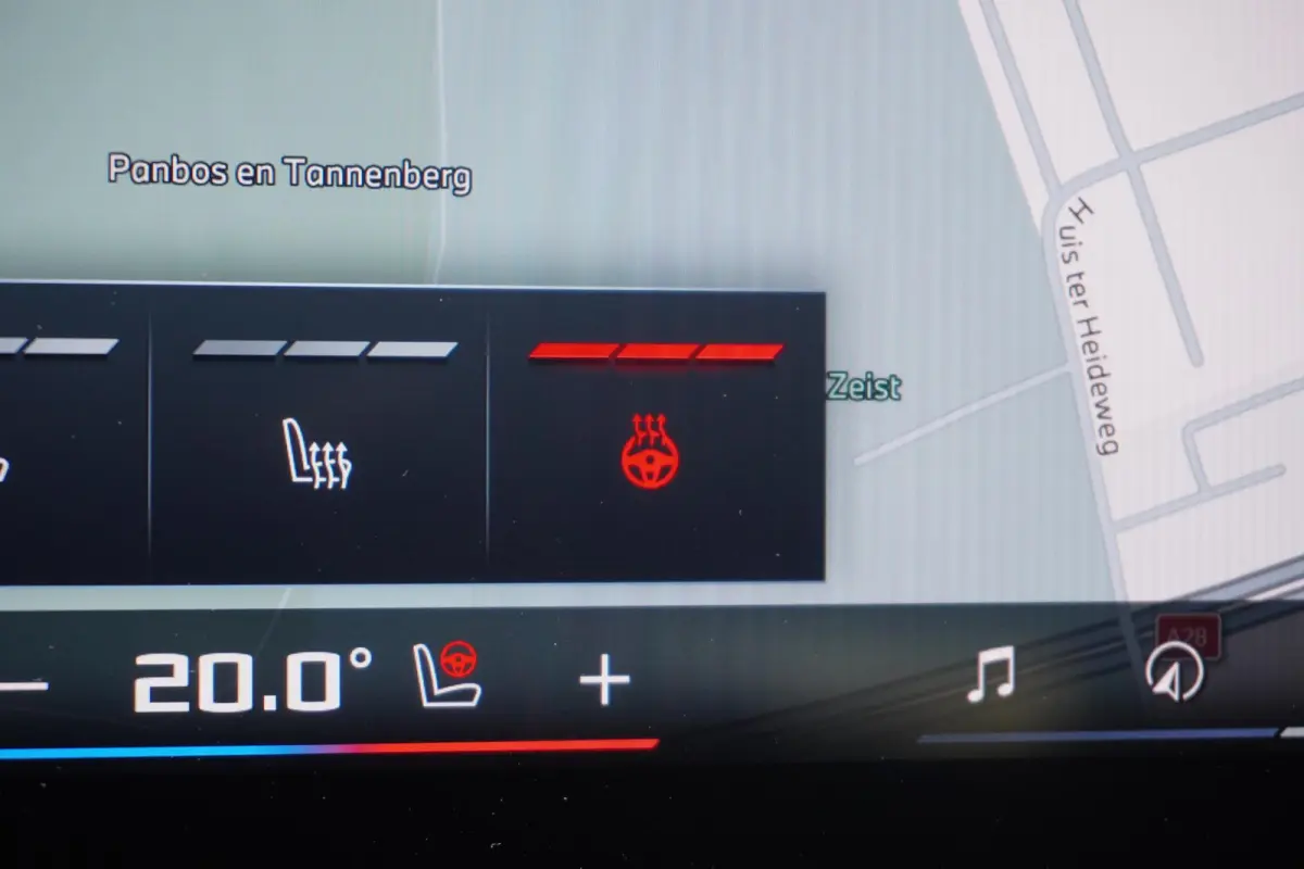 M60 xDrive | SoH 99% | M Sportpakket Pro | Adaptief onderstel professional | 20 inch LM M Aerodynamic | Glazen panoramadak | Extra getint glas | Driving Assistant Professional | Parking Assi
