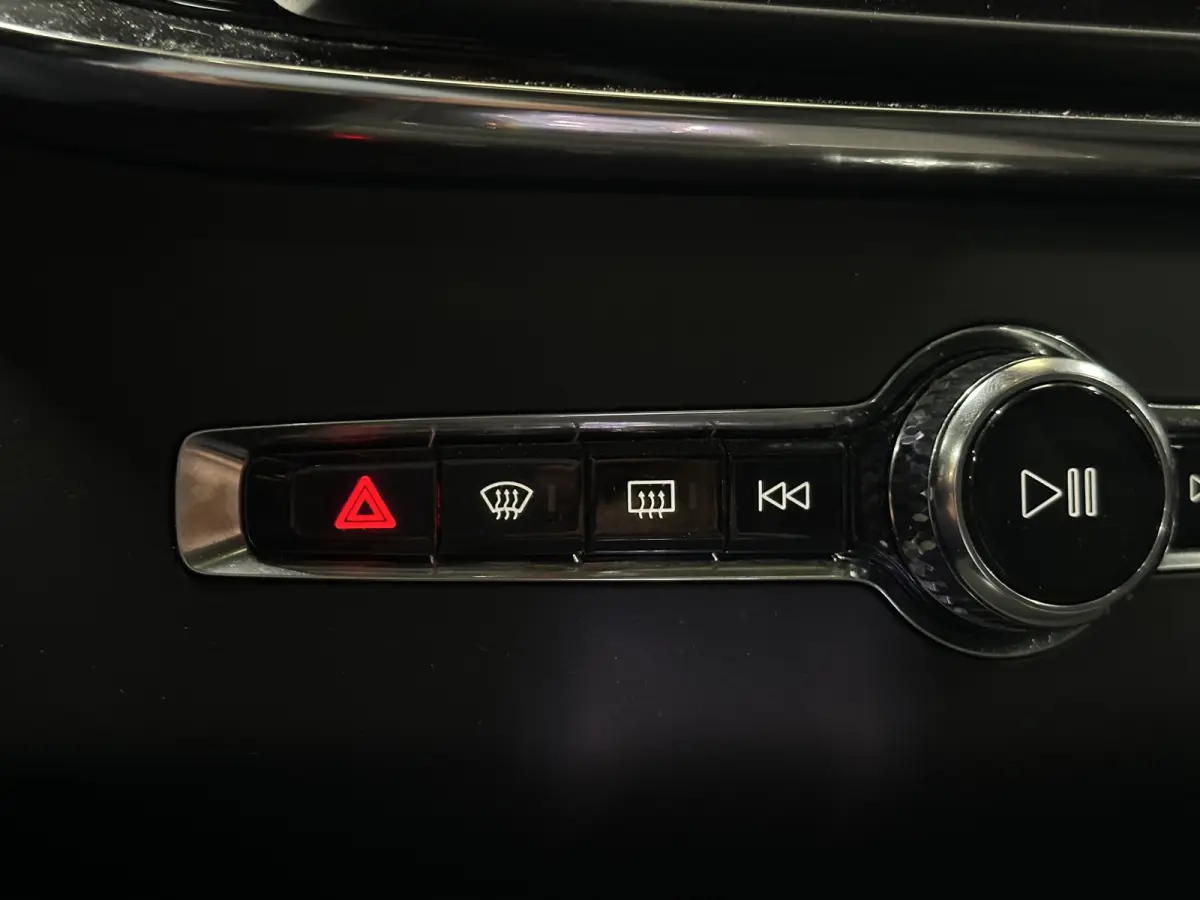 2.0 T8 Plug-in hybrid AWD Ultra Dark | Luchtvering | Trekhaak | Pano | Stoelventilatie | Bowers&Wilkins