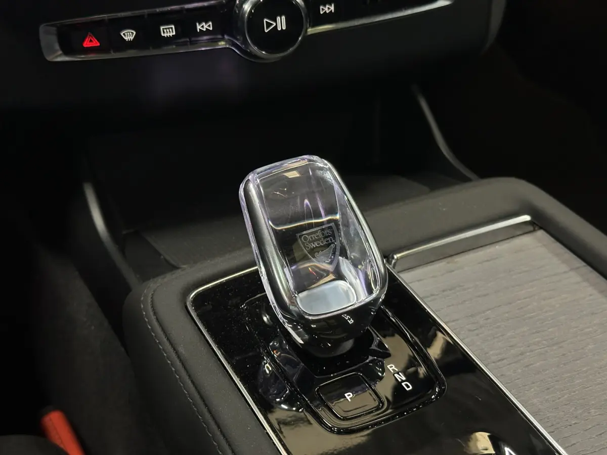 2.0 T8 Plug-in hybrid AWD Ultra Dark | Luchtvering | Trekhaak | Pano | Stoelventilatie | Bowers&Wilkins