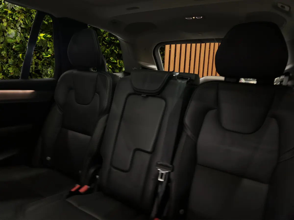 2.0 T8 Plug-in hybrid AWD Ultra Dark | Luchtvering | Trekhaak | Pano | Stoelventilatie | Bowers&Wilkins