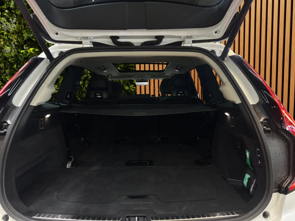 2.0 T8 Plug-in hybrid AWD Ultra Dark | Luchtvering | Trekhaak | Pano | Stoelventilatie | Bowers&Wilkins