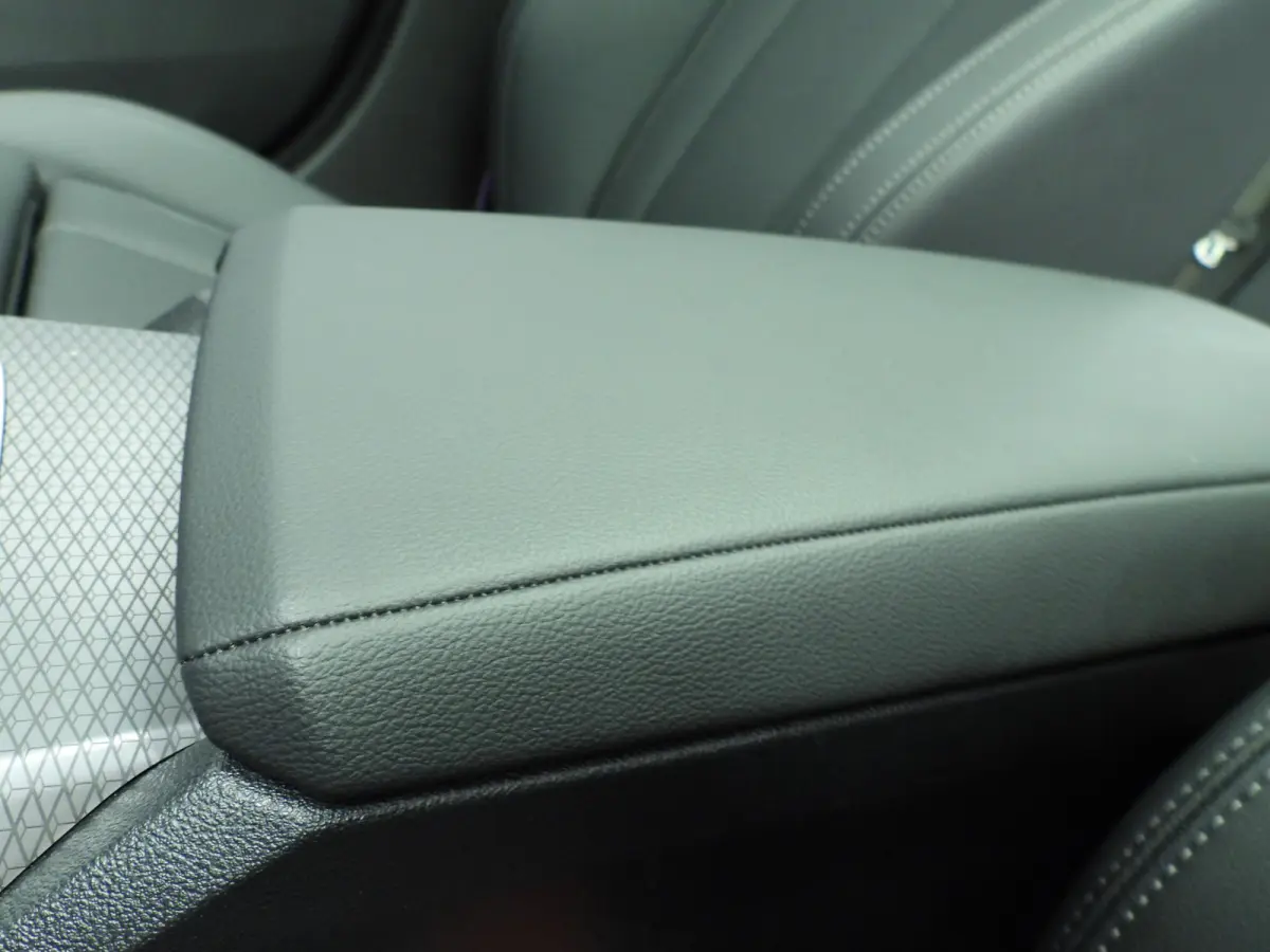 318i | M-Sportpakket | LED | Navigatie | Trekhaak | Panoramadak | Stoelverwarming | DAB | Alu 18 inch