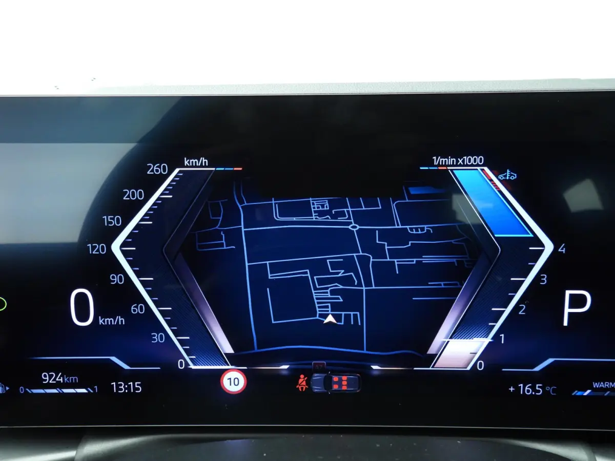 318i | M-Sportpakket | LED | Navigatie | Trekhaak | Panoramadak | Stoelverwarming | DAB | Alu 18 inch
