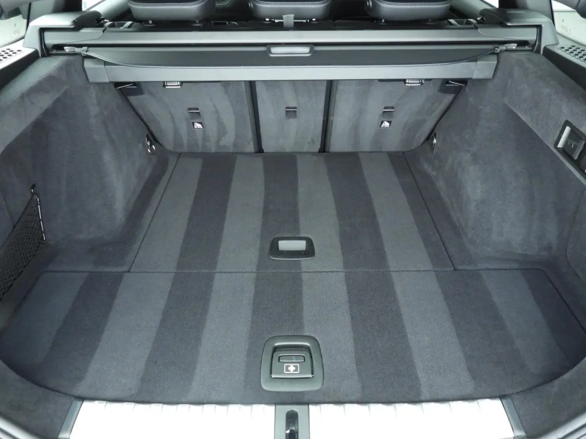 318i | M-Sportpakket | LED | Navigatie | Trekhaak | Panoramadak | Stoelverwarming | DAB | Alu 18 inch